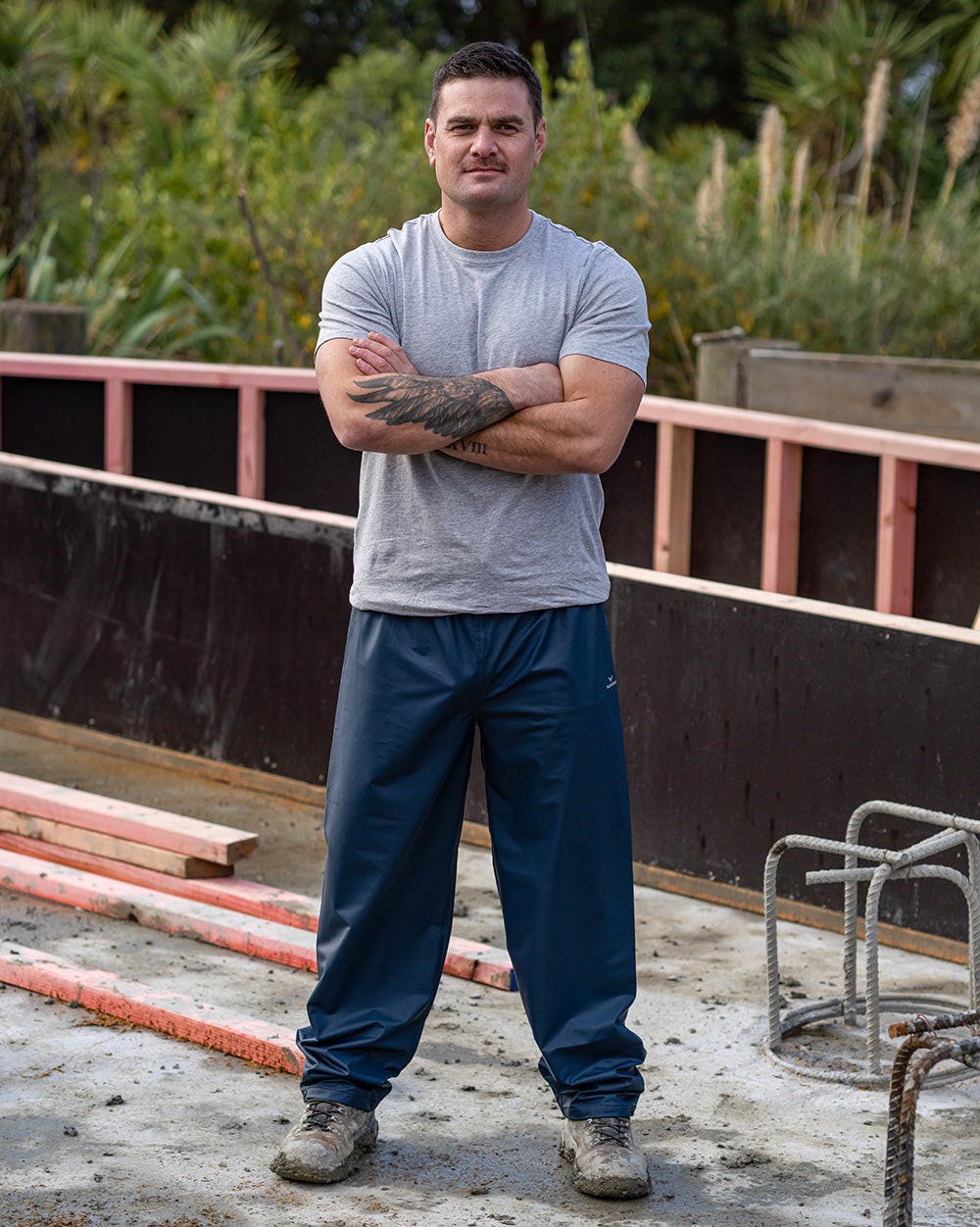 Shelter Pant in Navy
