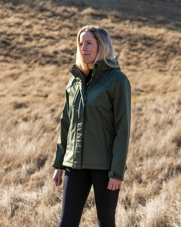 Ellis Softshell Coat in Beetle